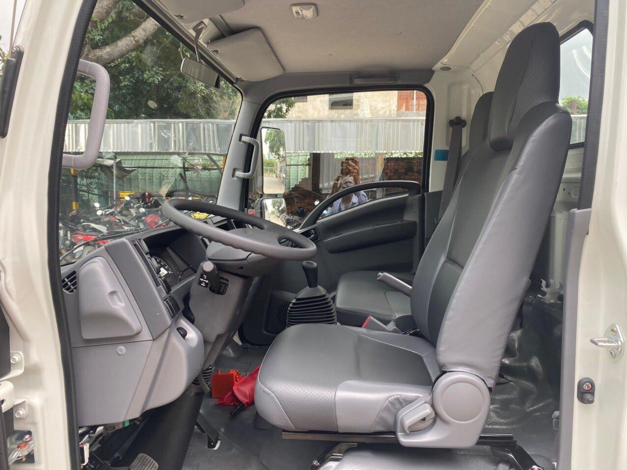 Xe tải Isuzu 2T4 tấn thùng kín