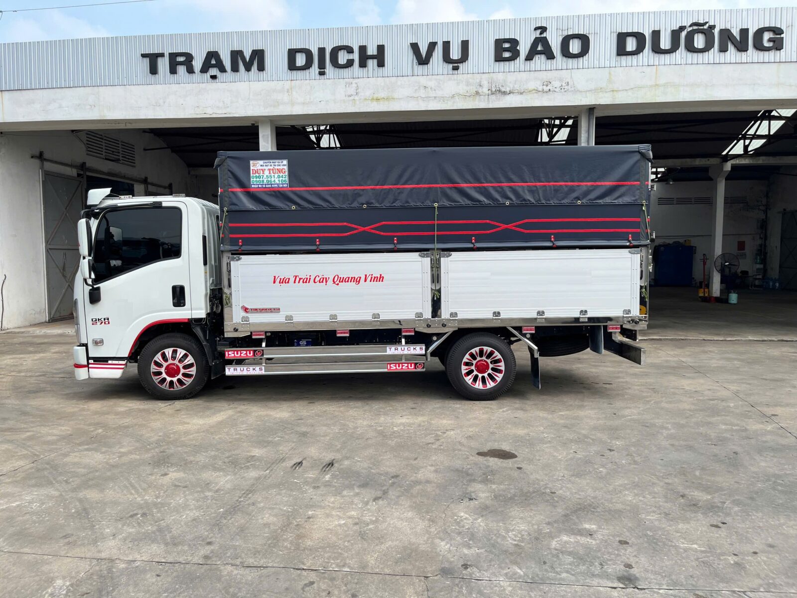 Xe tải Isuzu 2T4 QKR 270 vào thành phố