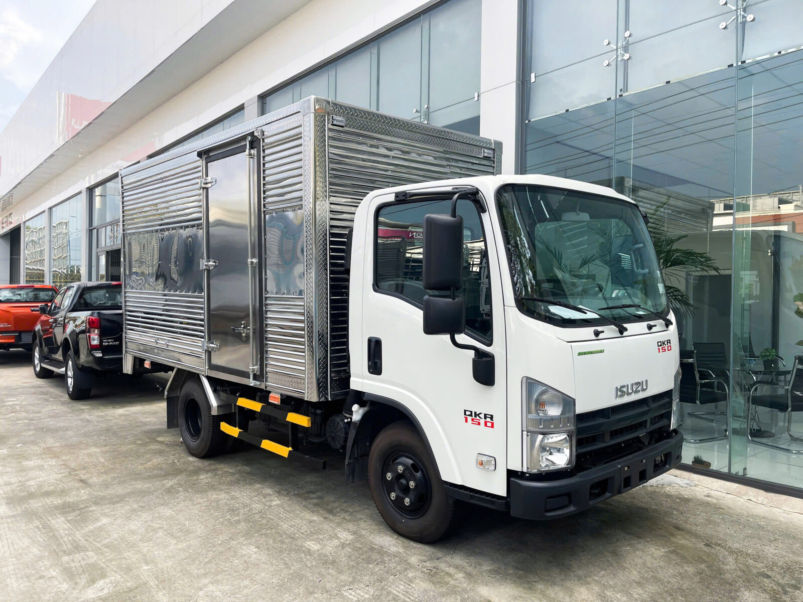 Isuzu QKR150 1T5 Thùng Kín