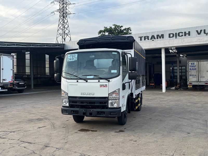 isuzu-qkr-230-1t9-thùng-bạt